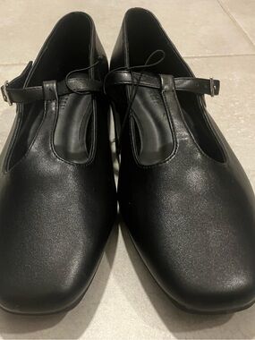 Joe Fresh Black T-Strap Flats Size 7 Never Worn Gothic Minimalist